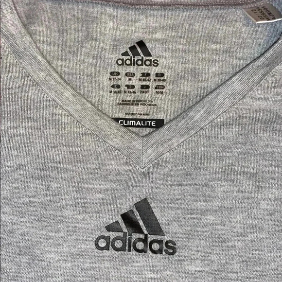 ADIDAS women’s med short sleeve tee - Picture 2 of 3